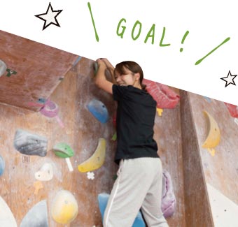 【Rock Climbing Gym KORUPIKI】4ｍほど上にあるゴールを目指して、登っていこう