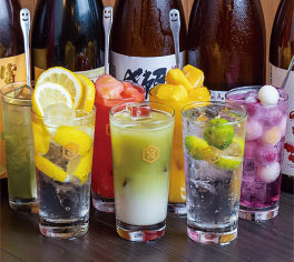 【野菜巻串屋 ぐるり　国際通り店】レモンたっぷりレモンサワー他、各種ドリンクも飲み放題！