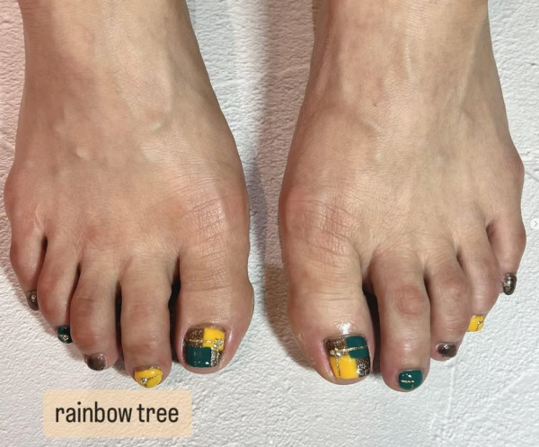 RAINBOW TREE | フット持ち込みネイル🤍