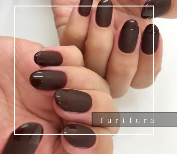 furifura〈フリフラ〉 | 秋らしいボルドー🤎マットとつやつやのW仕上げで💅